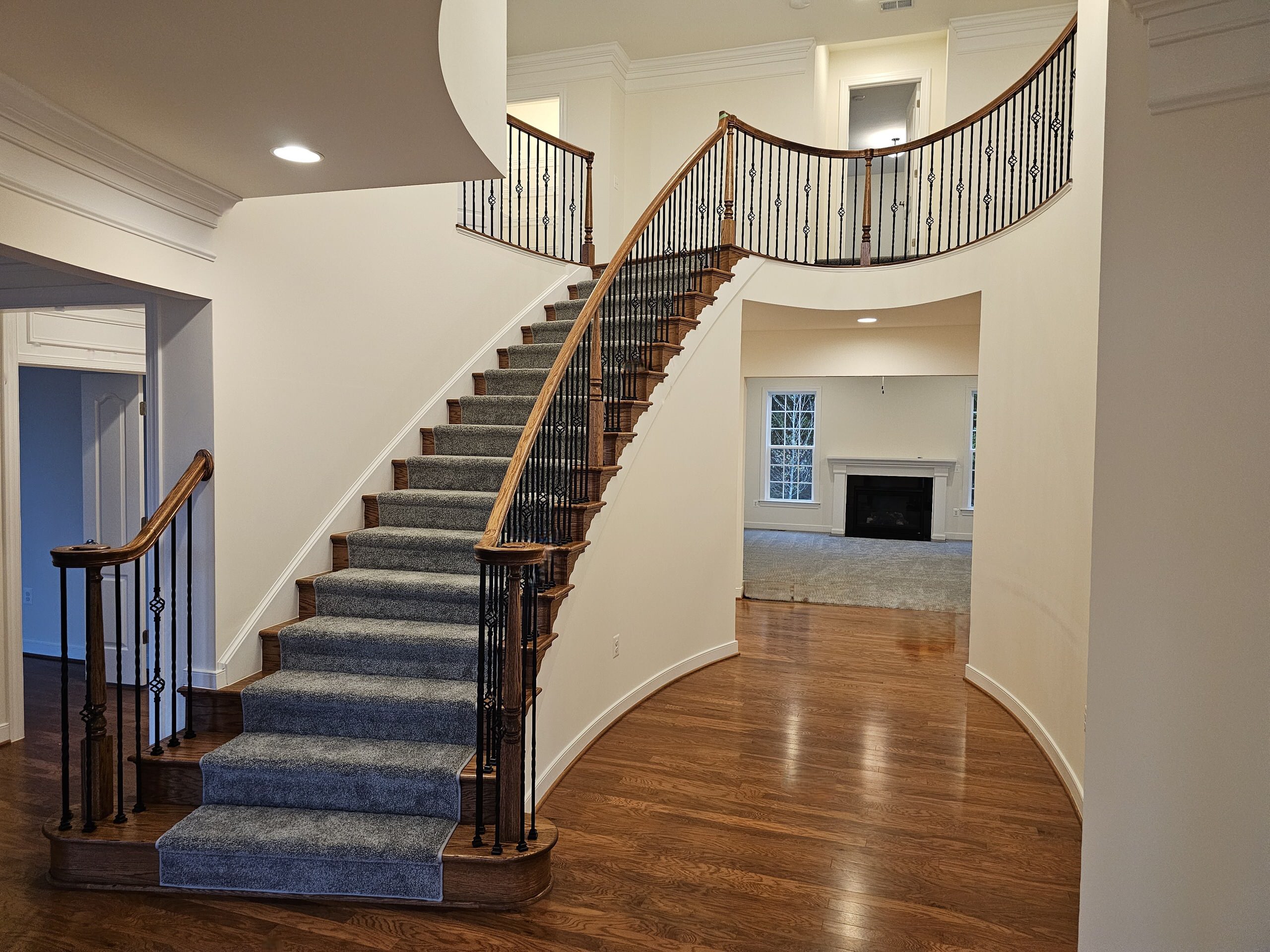 128_Grand Entryway Elliptical Staircase, Nokesville, VA 20181