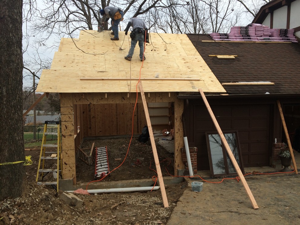 Example of a large attached three-car shed design in St Louis
