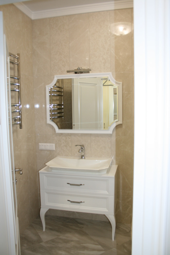 Белая неоклассика с оттенком морской волны