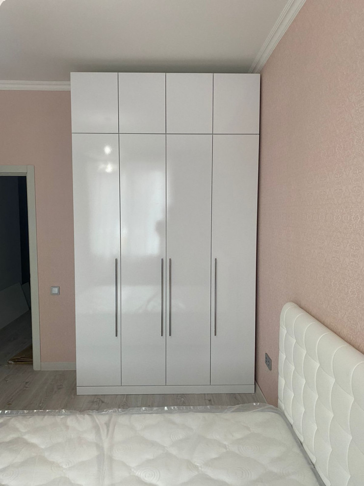 Распашные шкафы