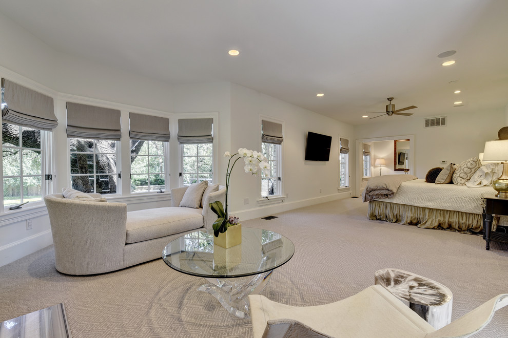 Transitional home design photo in Austin