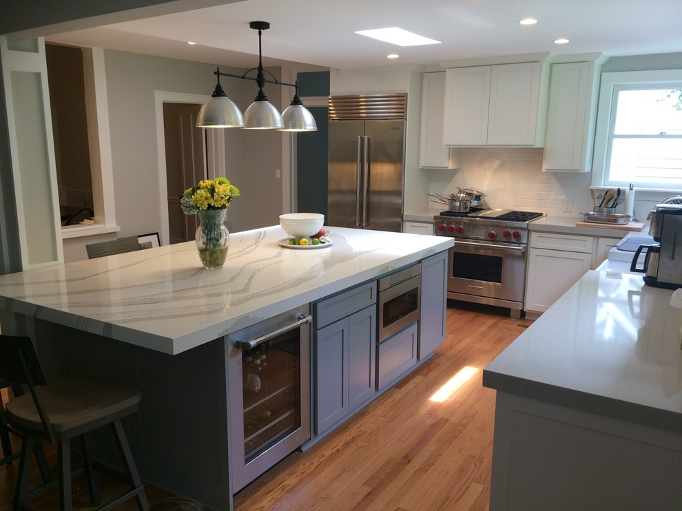 Example of a mid-sized transitional l-shaped eat-in kitchen design in Charleston with an island and shaker cabinets