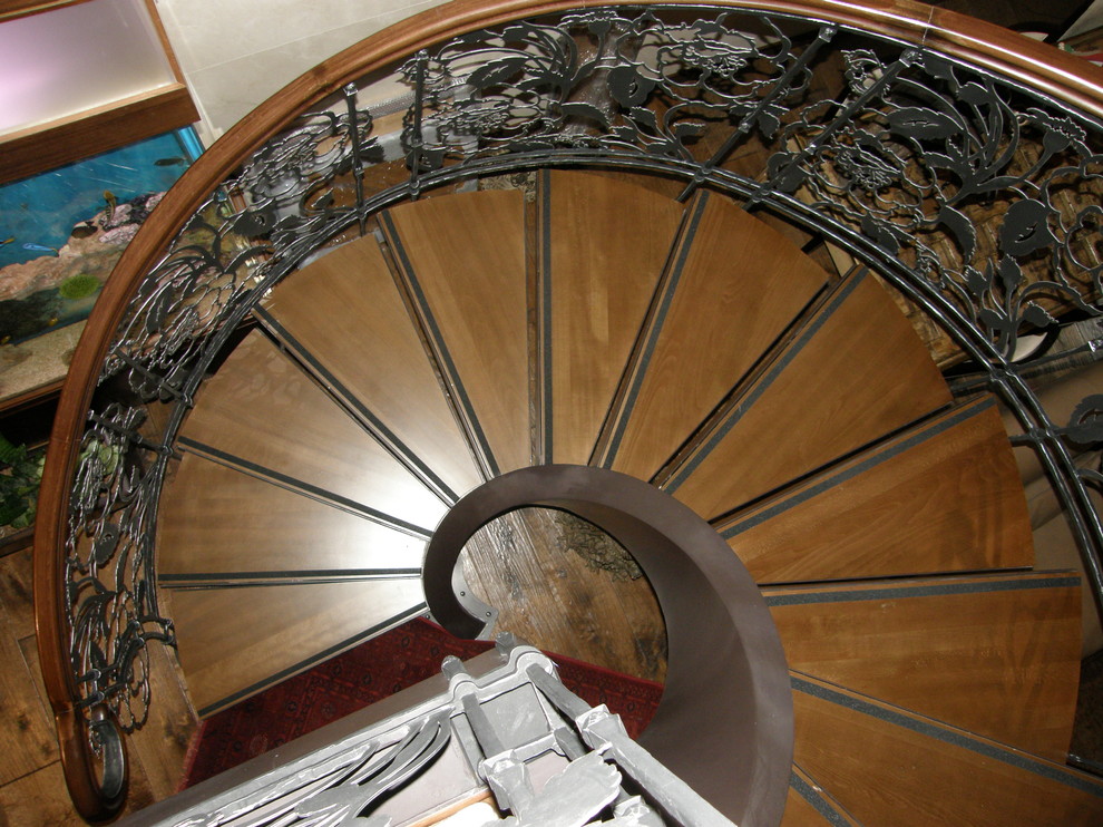 Уникальная винтовая лестница (2013)