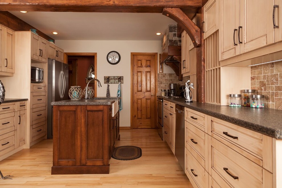 Kitchen - rustic kitchen idea in Toronto
