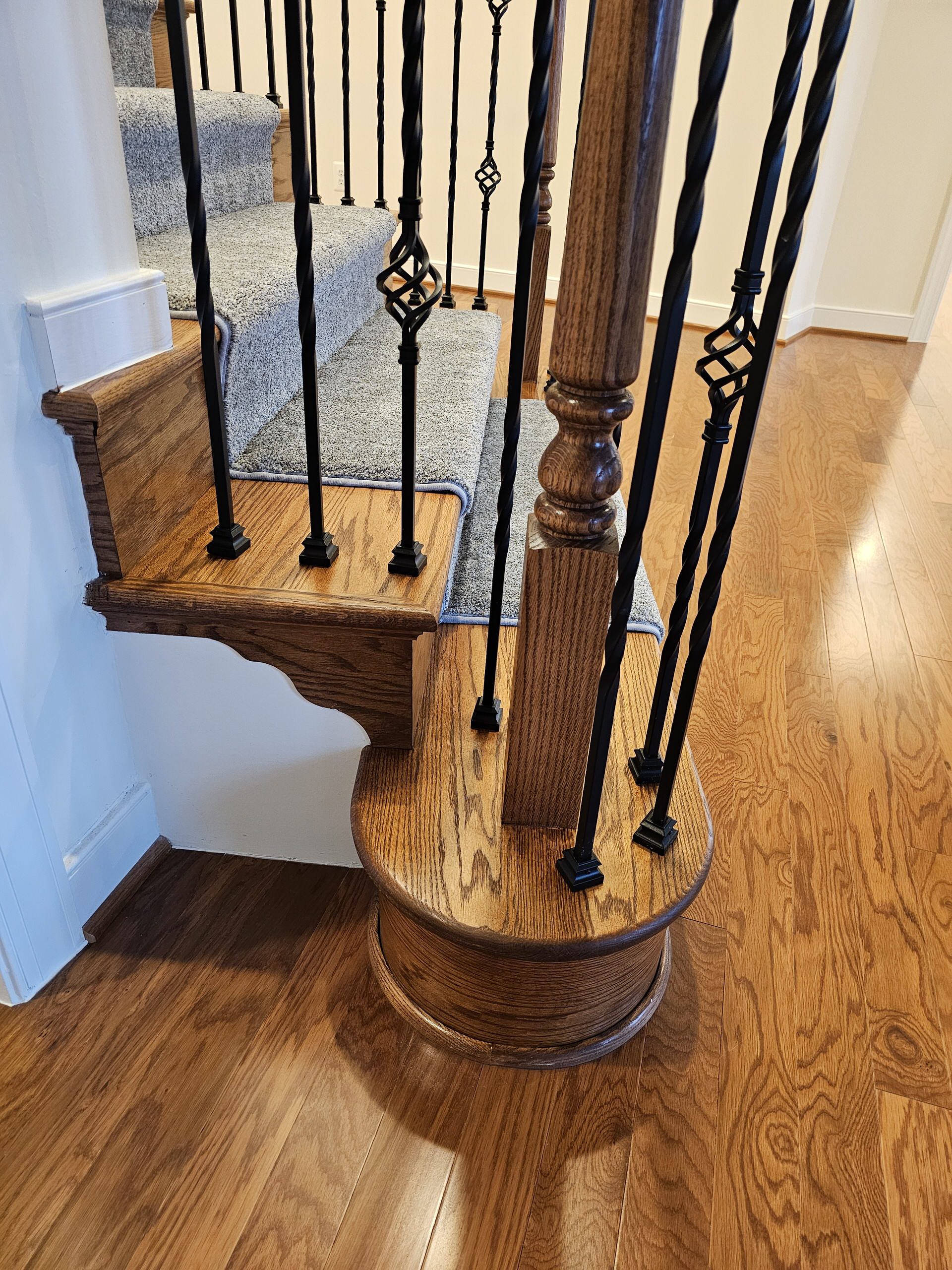 128_Grand Entryway Elliptical Staircase, Nokesville, VA 20181