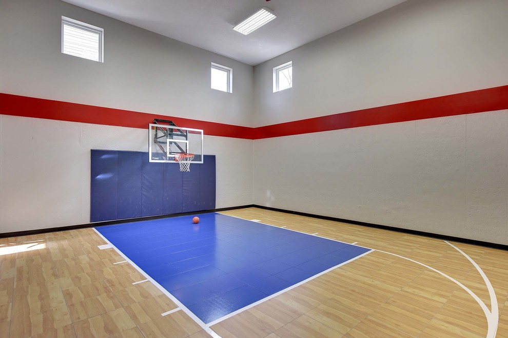 Photo of an expansive multipurpose gym in Minneapolis with multi-coloured walls.