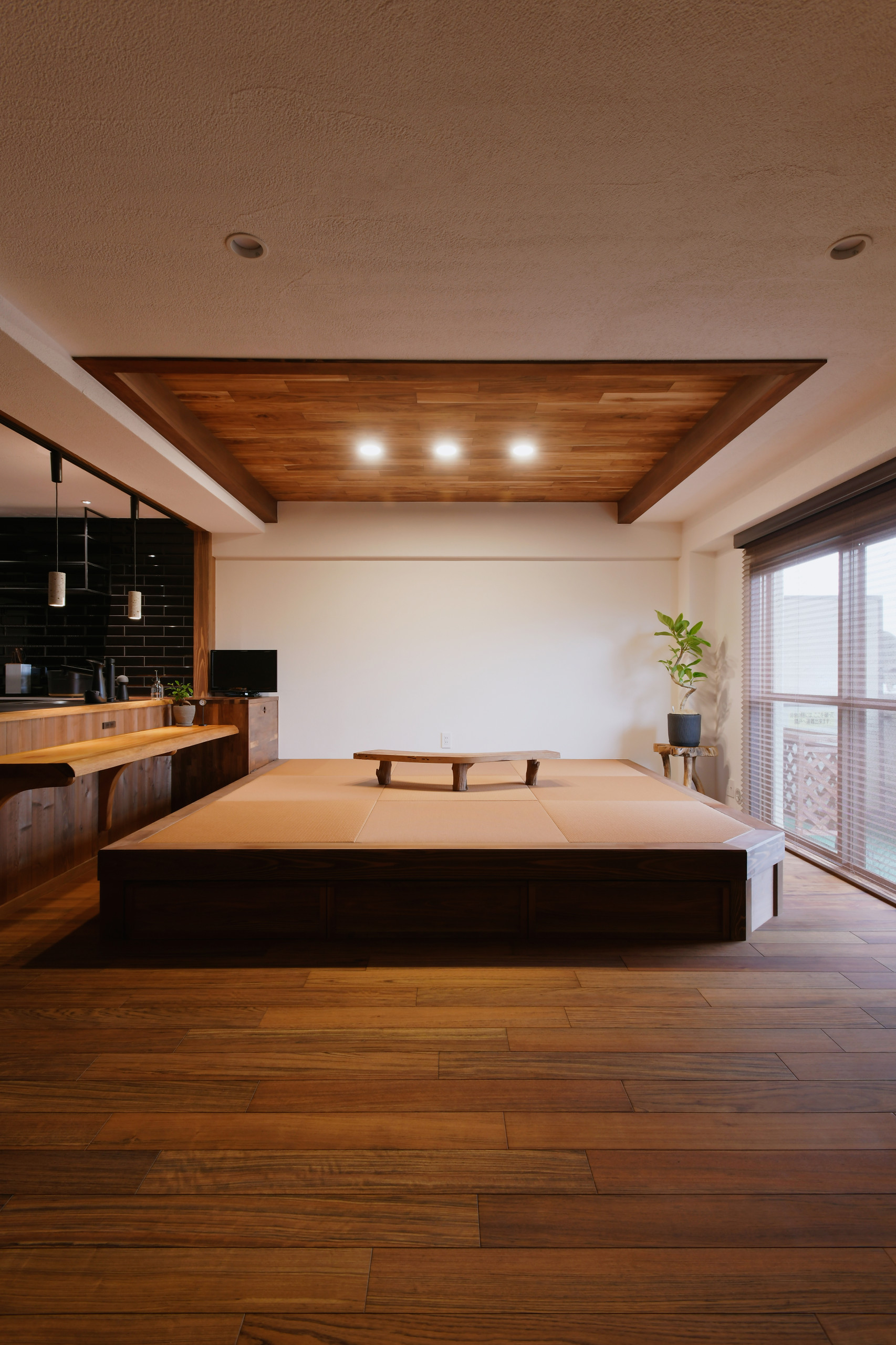 【広々リビング】天然木を贅沢に使ったマンションリノベーション