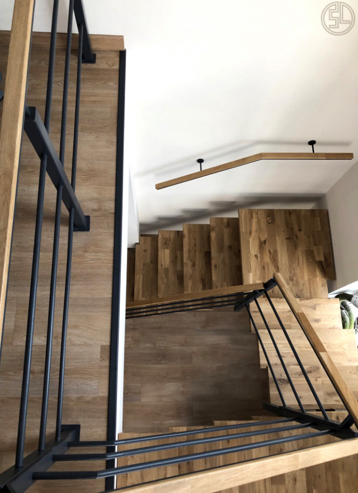 Деревянная лестница на монокосоуре