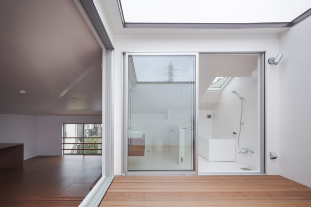 バスルーム インナーテラスから浴室へ Salle De Bain Faubourg De Tokyo Par Taimatsu 松尾 宗則 松尾遥 Houzz