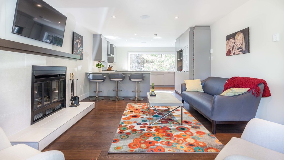Home design - mid-sized modern home design idea