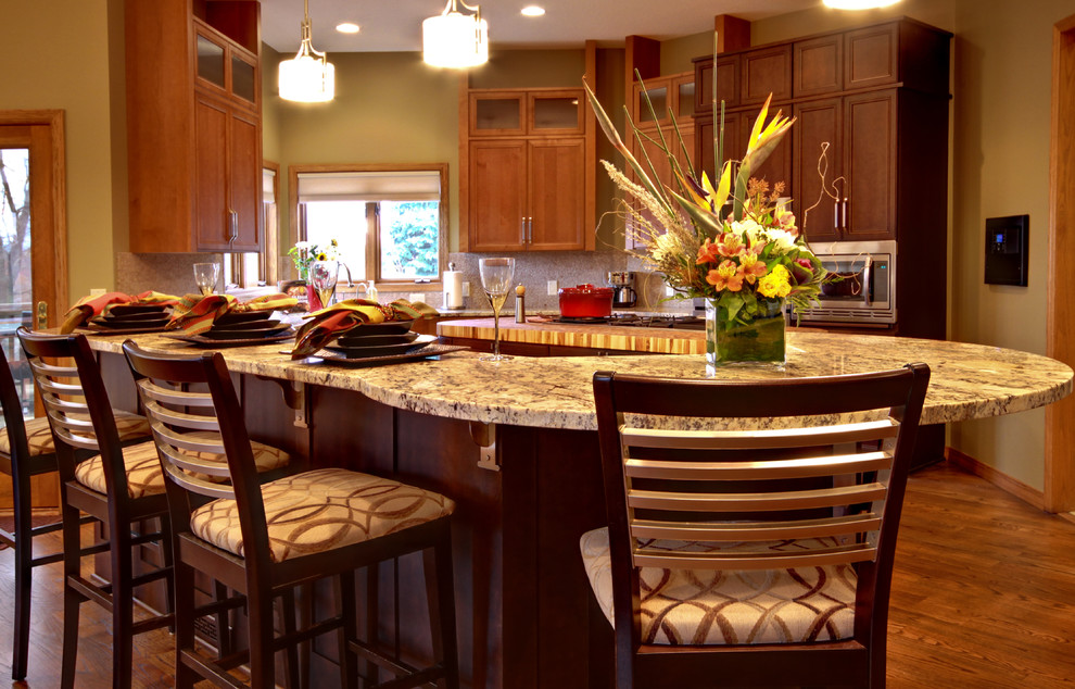 Inspiration for a contemporary kitchen in Minneapolis with granite benchtops.