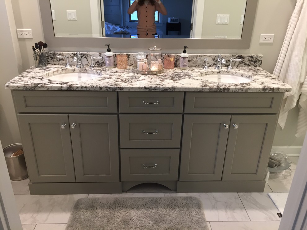 Bathroom - transitional bathroom idea