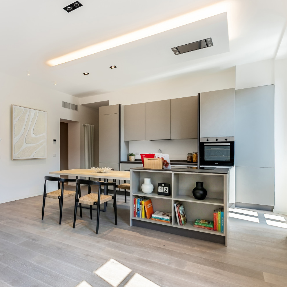 Mi_P1 | Real Estate | Trilocale di Ringhiera con isola