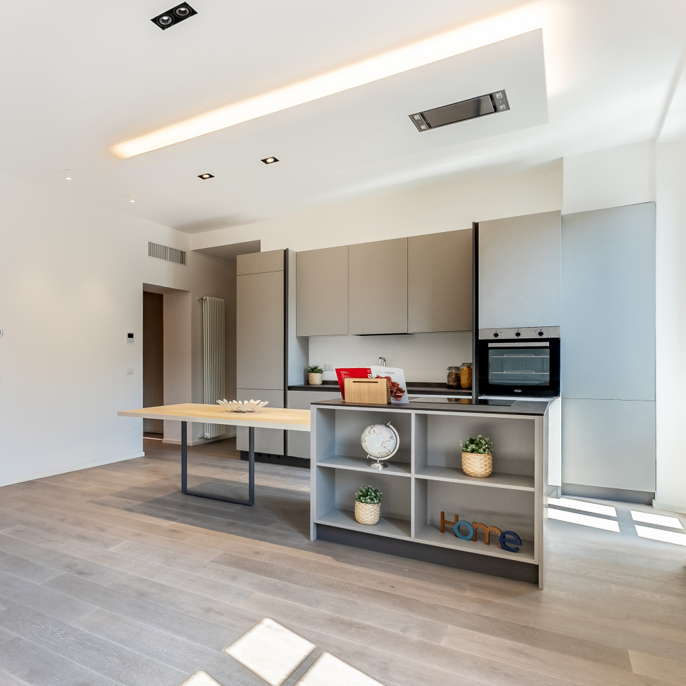 Mi_P1 | Real Estate | Trilocale di Ringhiera con isola