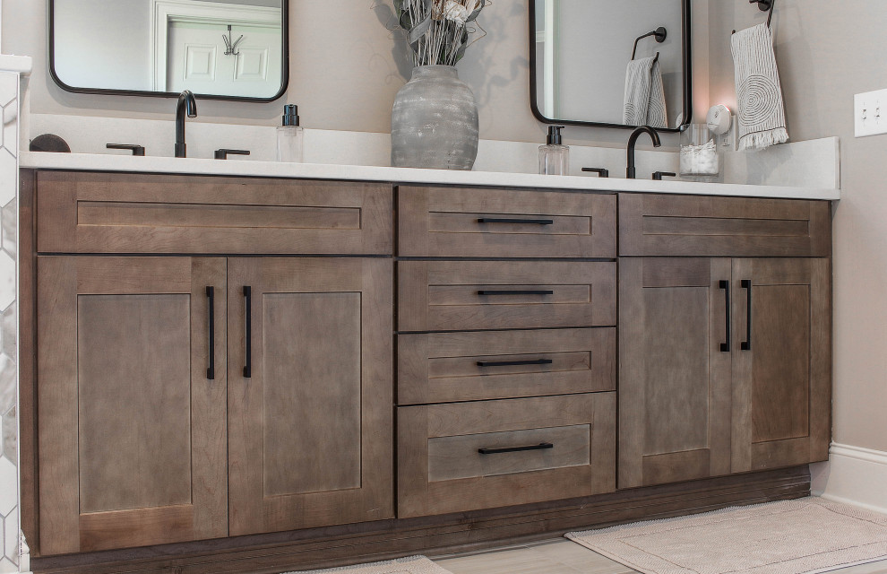 Bathroom - transitional bathroom idea