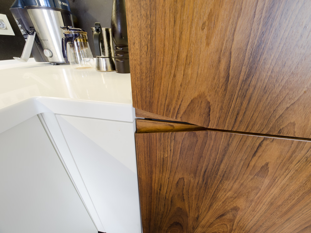 Современная кухня с островом