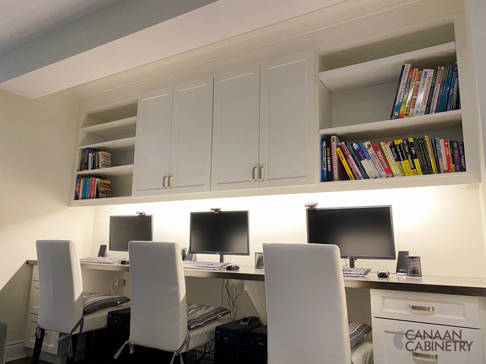 Inspiration for a transitional home design remodel in Toronto