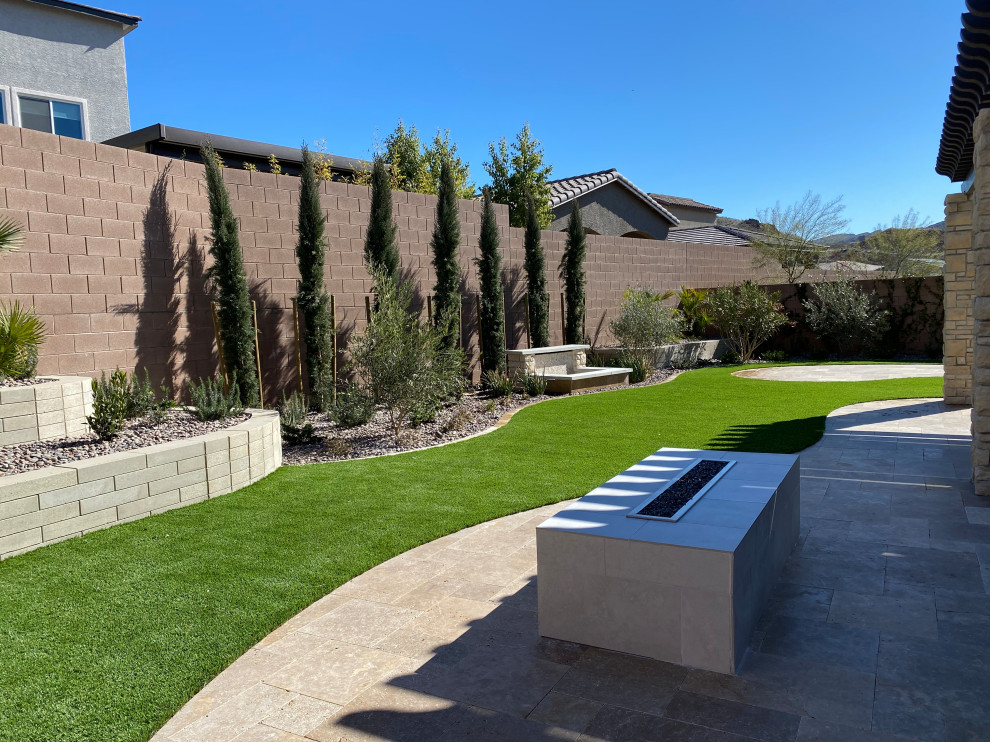 Inspiration for a mid-sized mediterranean backyard full sun garden in Las Vegas with natural stone pavers.