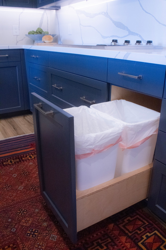 Example of a mid-sized transitional eat-in kitchen design in Phoenix with an undermount sink, shaker cabinets, blue cabinets, quartz countertops, white backsplash, quartz backsplash, stainless steel appliances, an island and white countertops