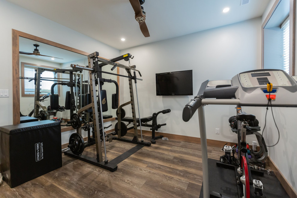 Photo of a country home gym in Vancouver.