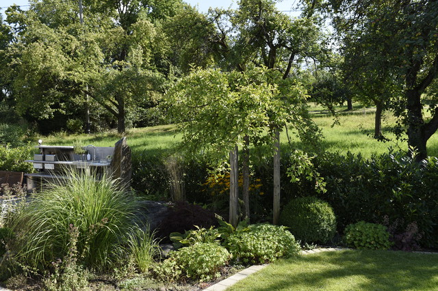 Moderner Garten mit Pool trendy-have