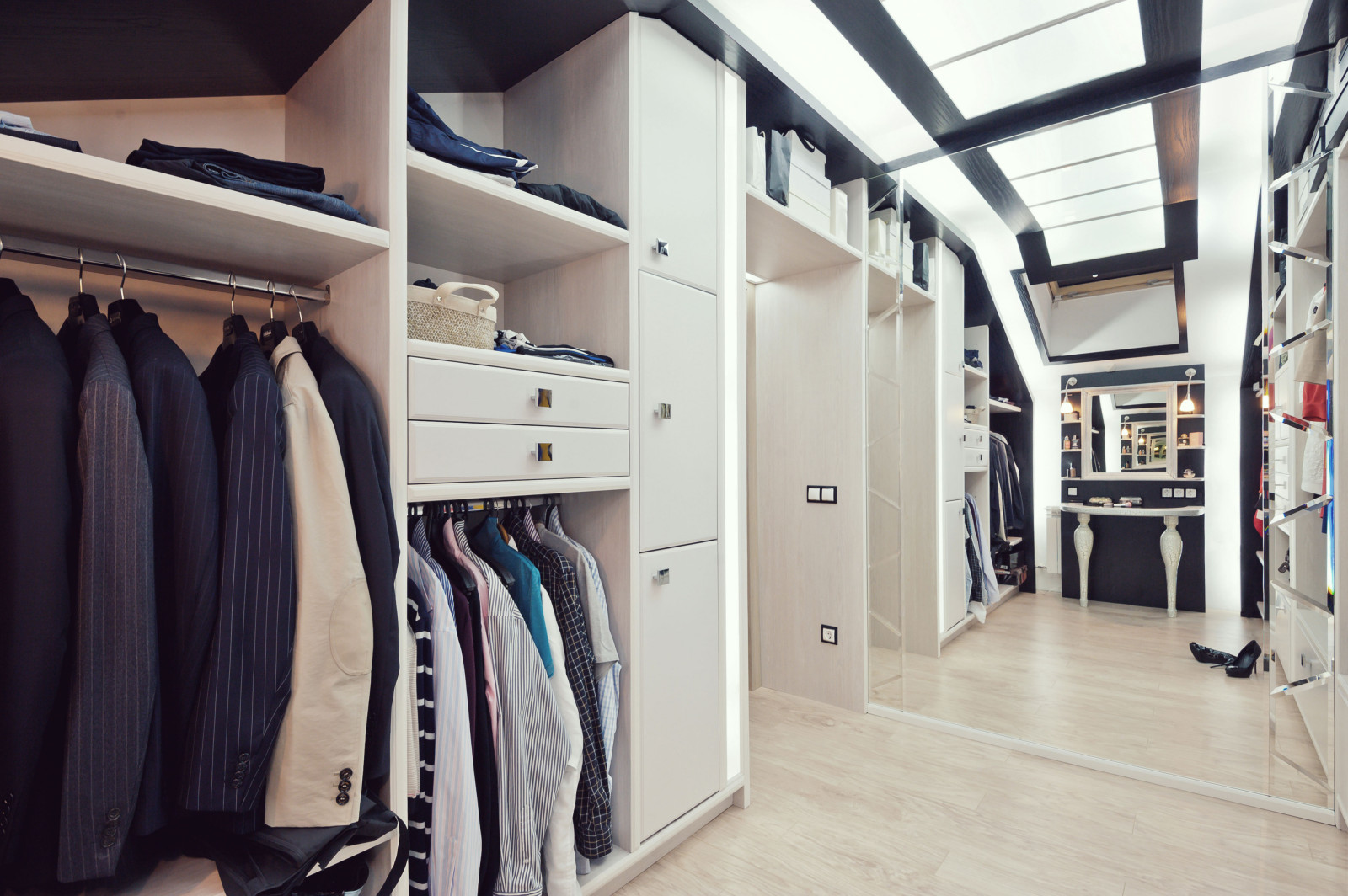 "неоклассический контраст" 2х уровневая квартира