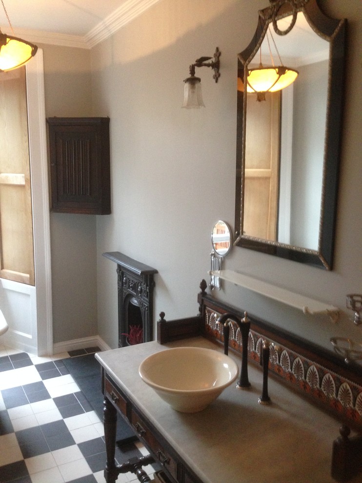 Photo of a traditional bathroom in Edinburgh.