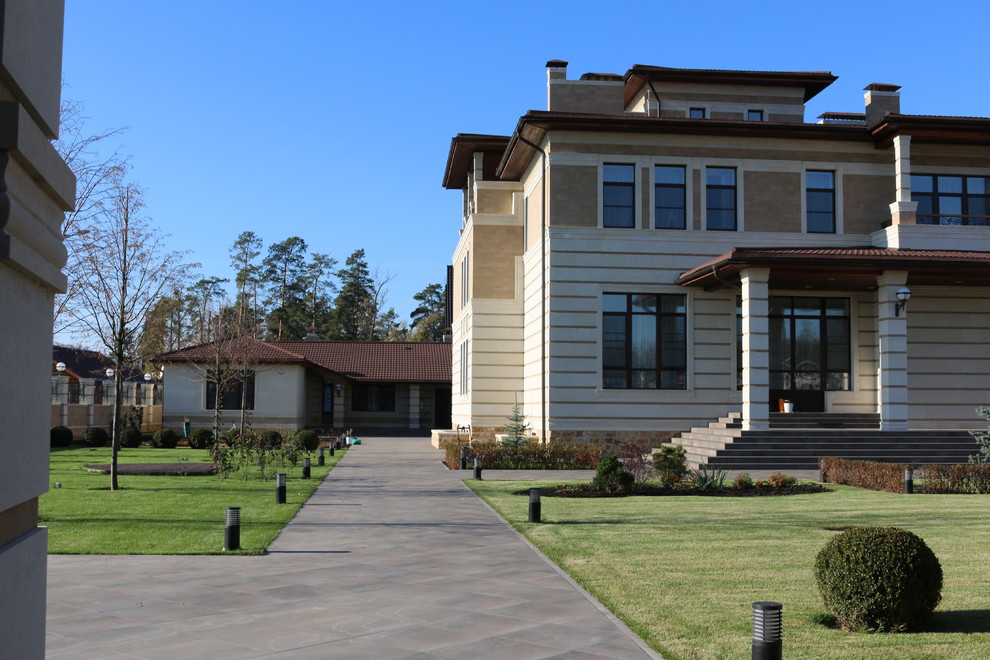 Усадьба с комплексом построек