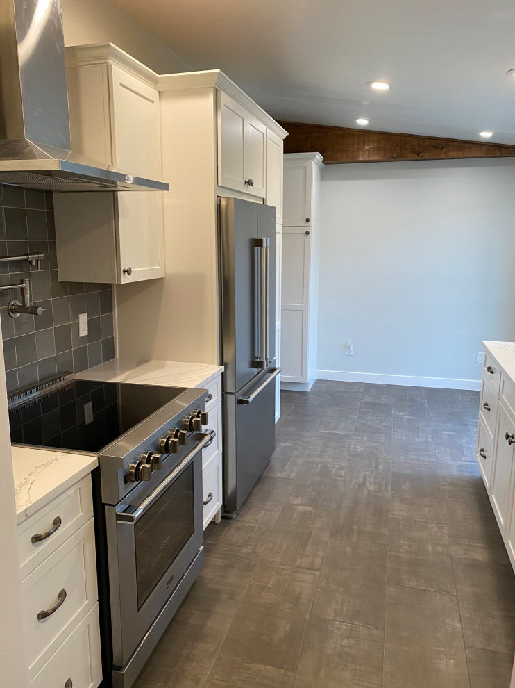 Kitchen - kitchen idea in Seattle