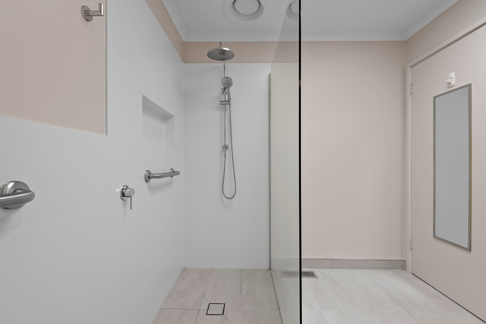 This is an example of a bathroom in Melbourne.