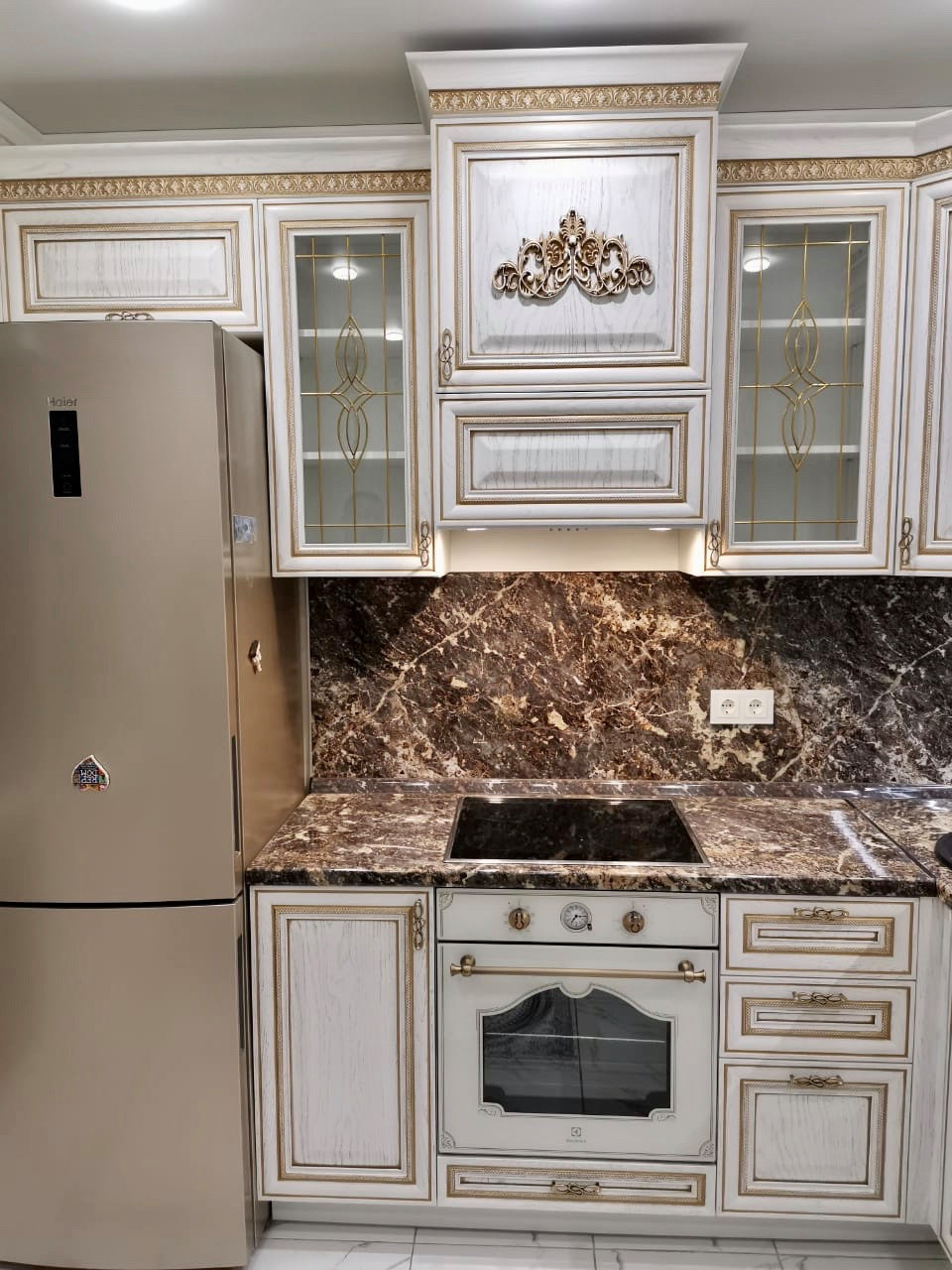 Угловая классическая кухня Массив дуба Берта