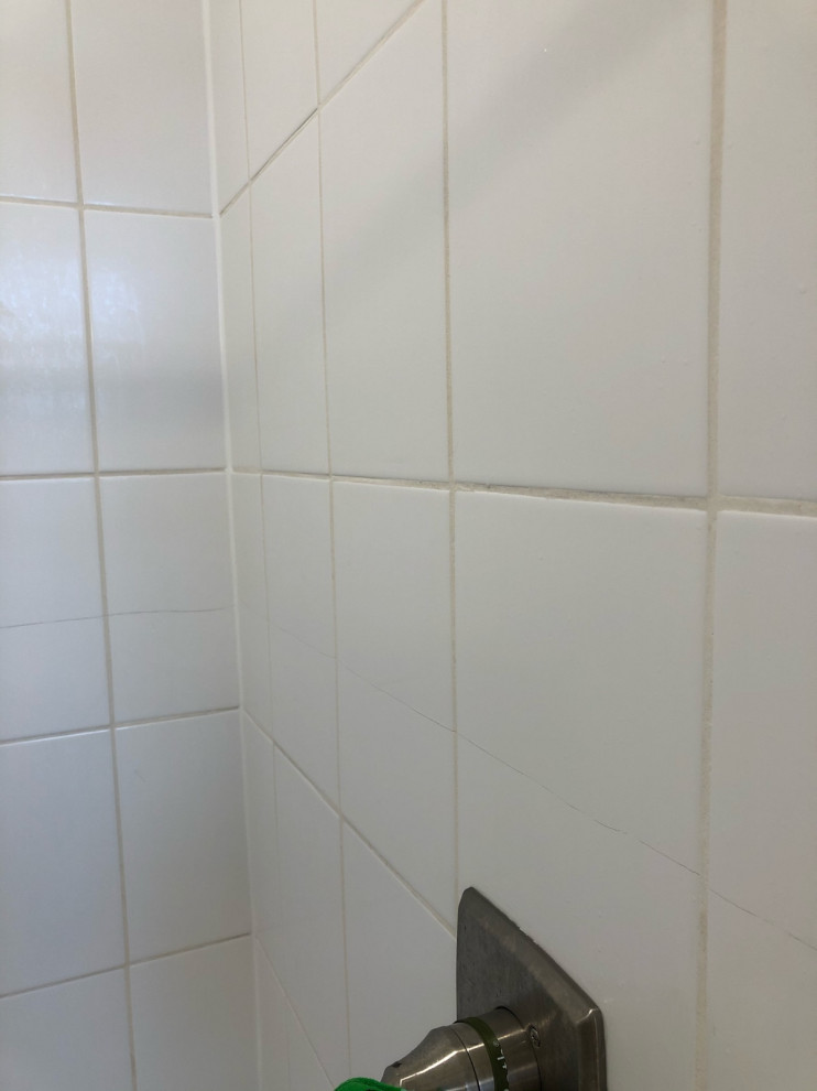 bathroom wall tile cracks