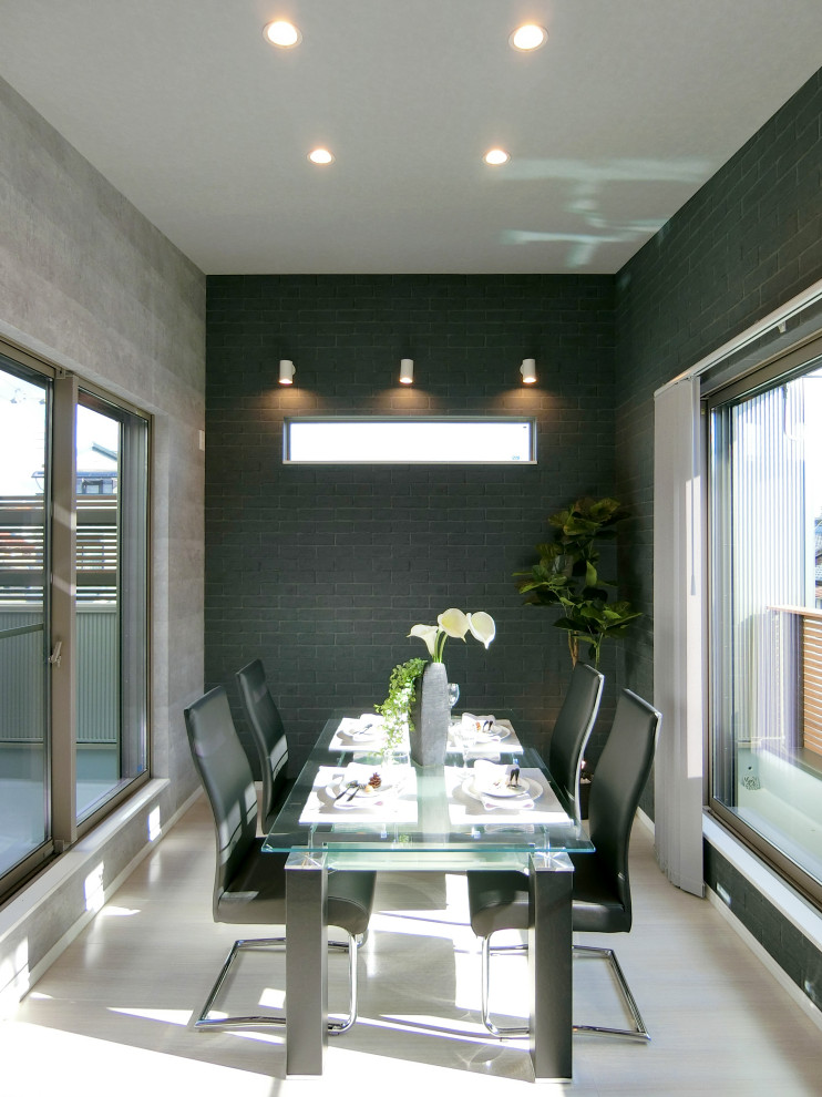 Design ideas for a modern dining room in Osaka.