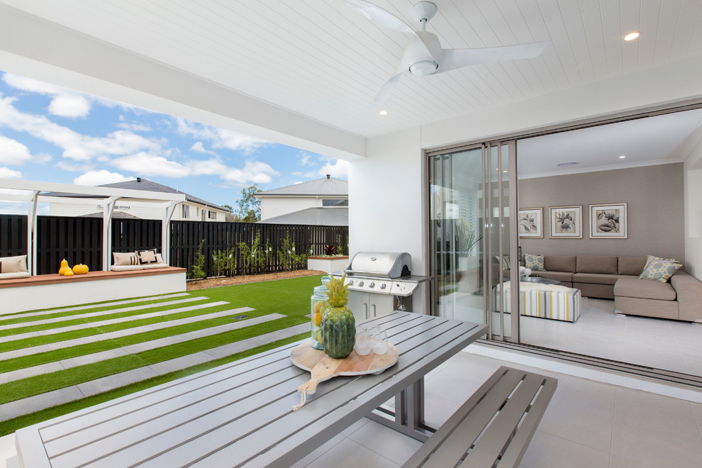Design ideas for a contemporary patio in Brisbane.