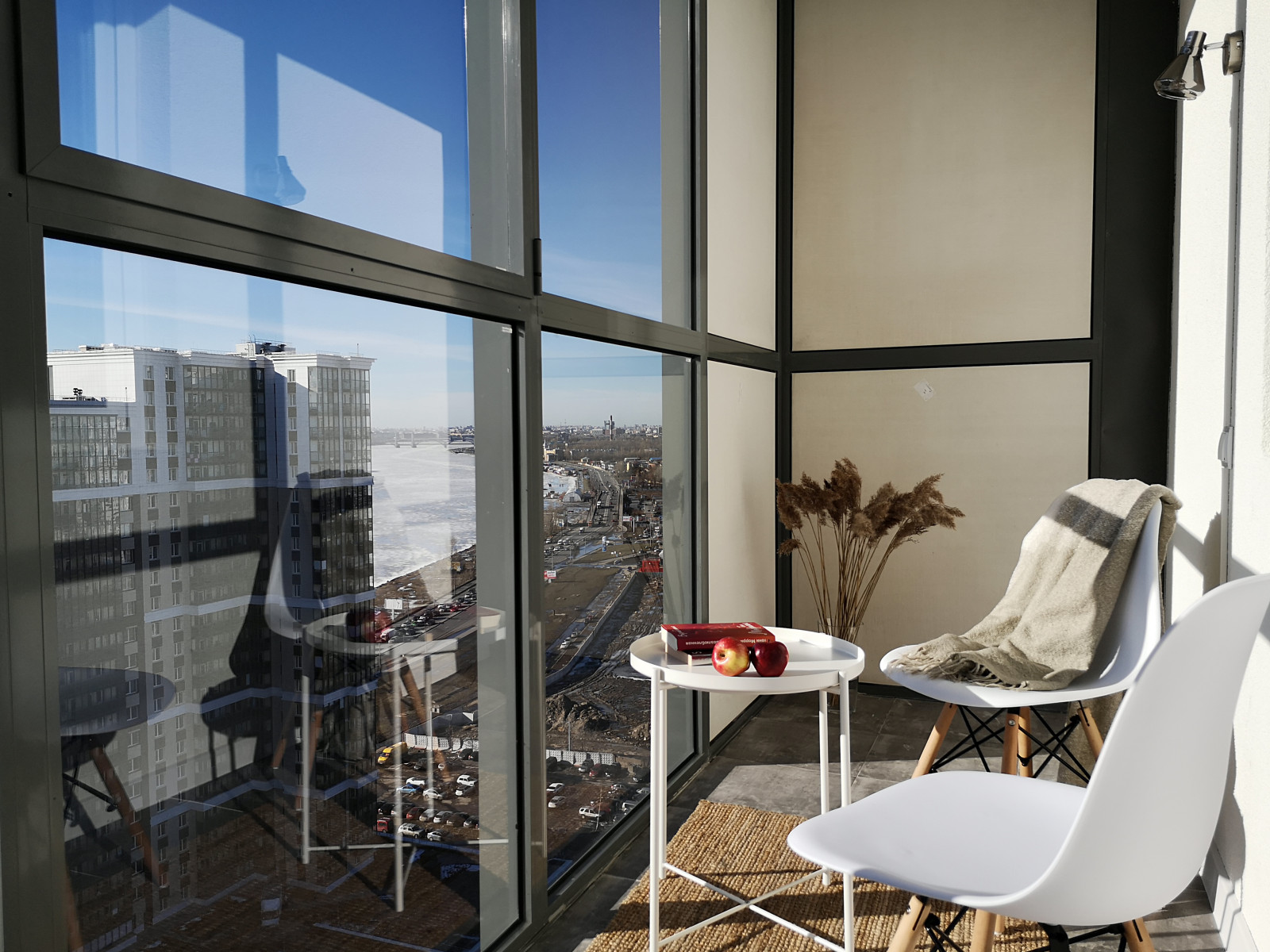 Подготовка к продаже студии с видом на Неву