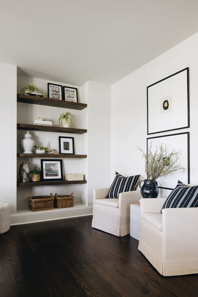 Example of a transitional home design design in Chicago