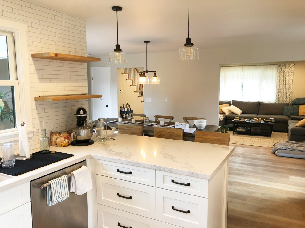 Kitchen - transitional kitchen idea