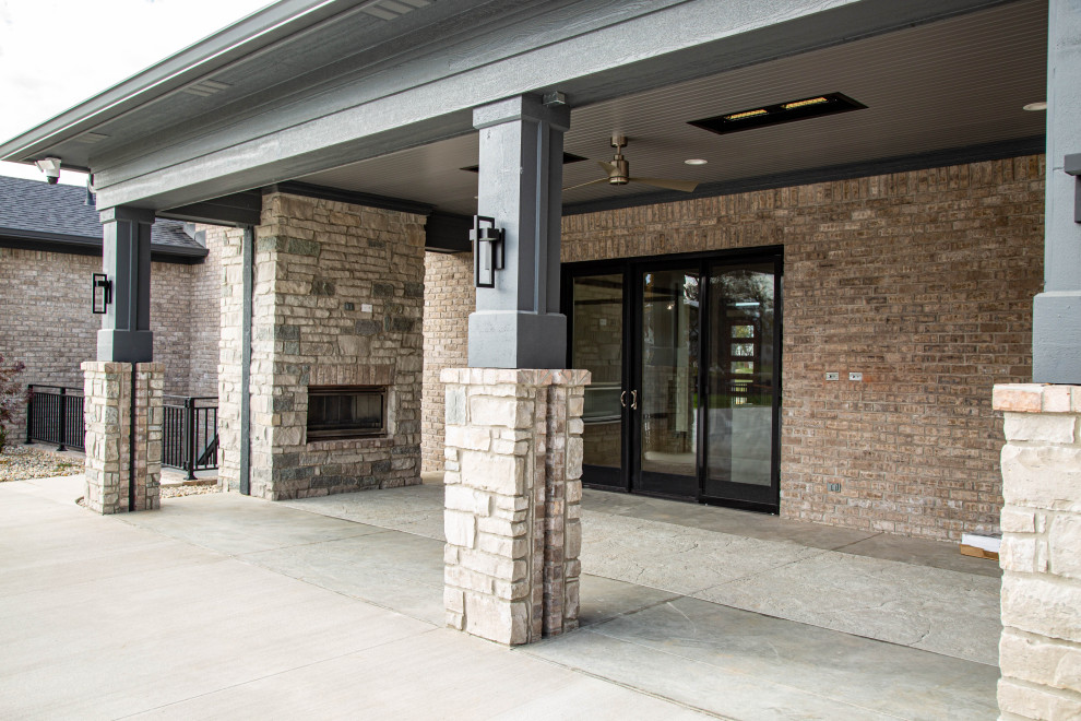 Example of a minimalist home design design in Indianapolis