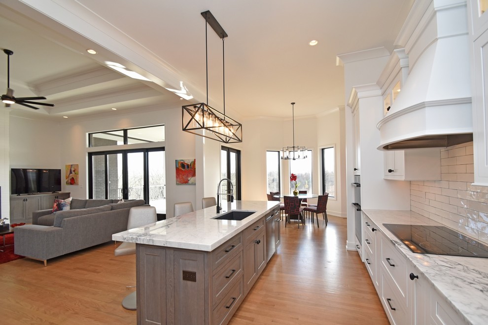 Transitional kitchen photo in Cincinnati