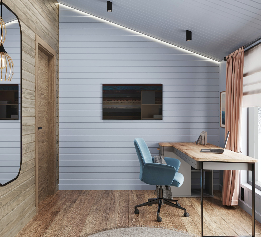 Красочный кабинет дачном доме. Со временем будет детская.