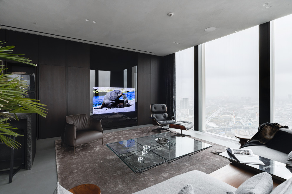 Immagine di un grande soggiorno minimal con pareti marroni, TV nascosta, pavimento grigio e pareti in legno