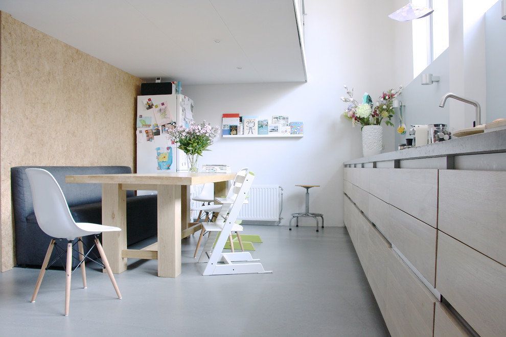Design ideas for a contemporary kitchen in Amsterdam.