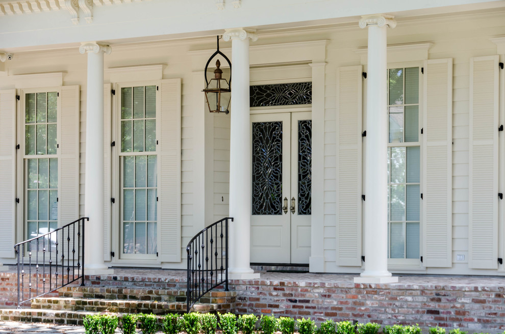 Inspiration for a large traditional two-storey white exterior in New Orleans with concrete fiberboard siding.