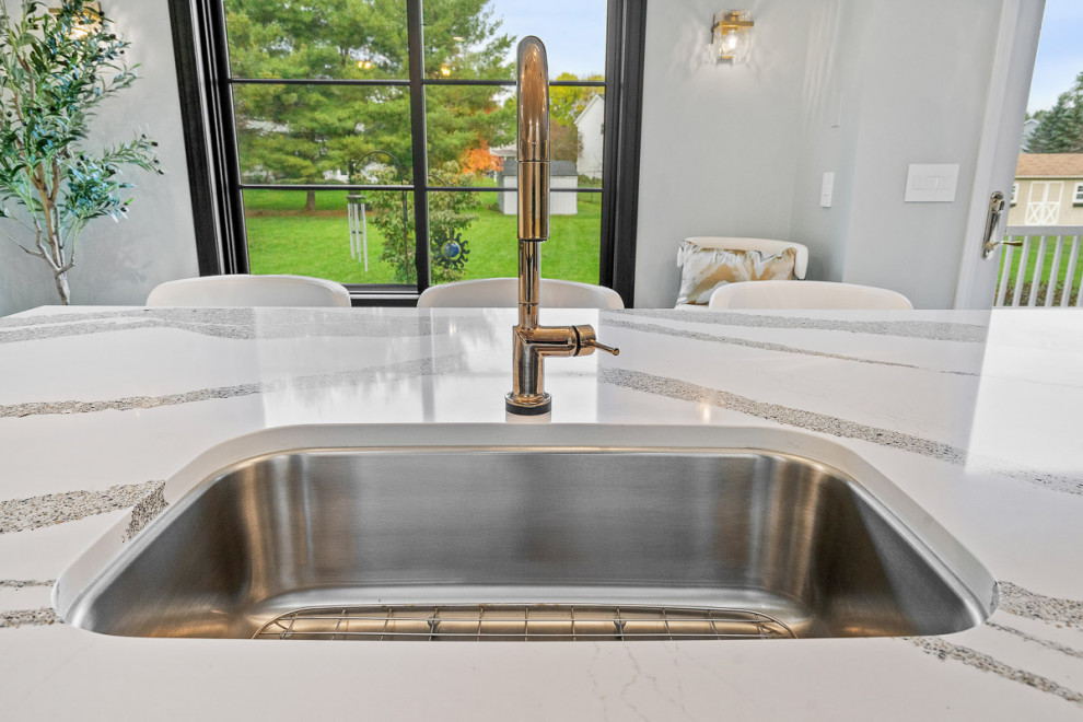 Transitional kitchen photo in Boston