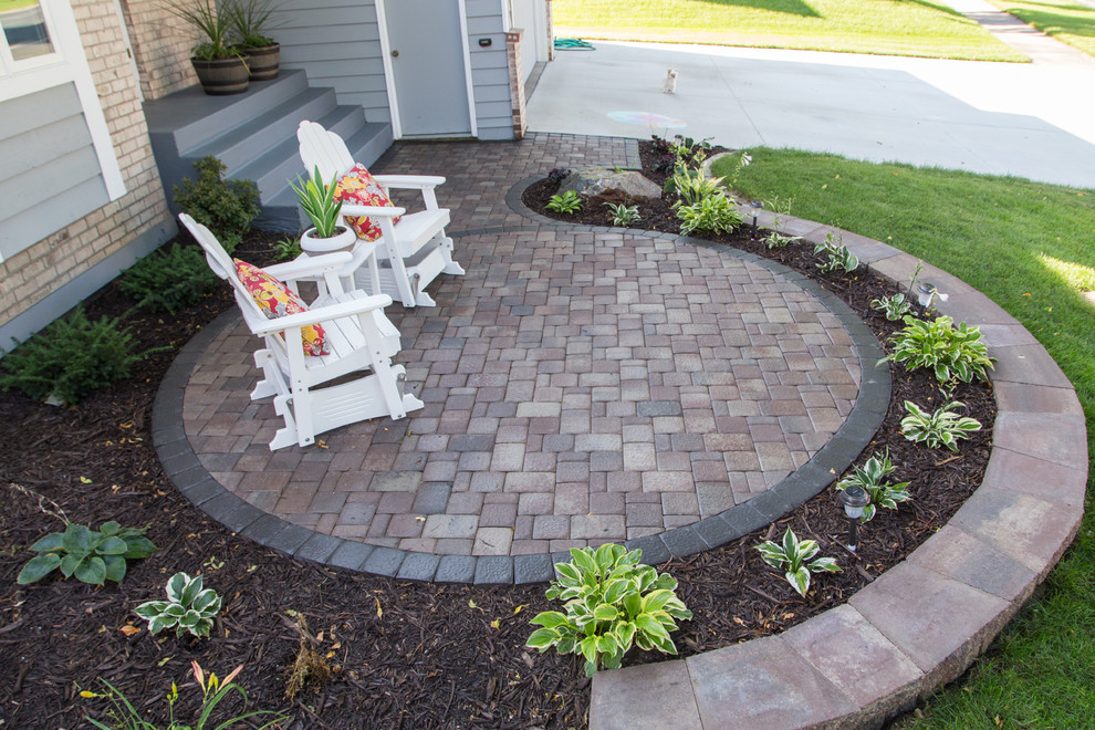 Photo of a small front yard patio in Minneapolis with concrete pavers.