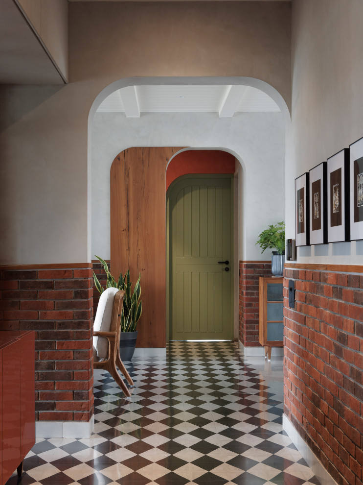 Свежая идея для дизайна: коридор в стиле фьюжн - отличное фото интерьера