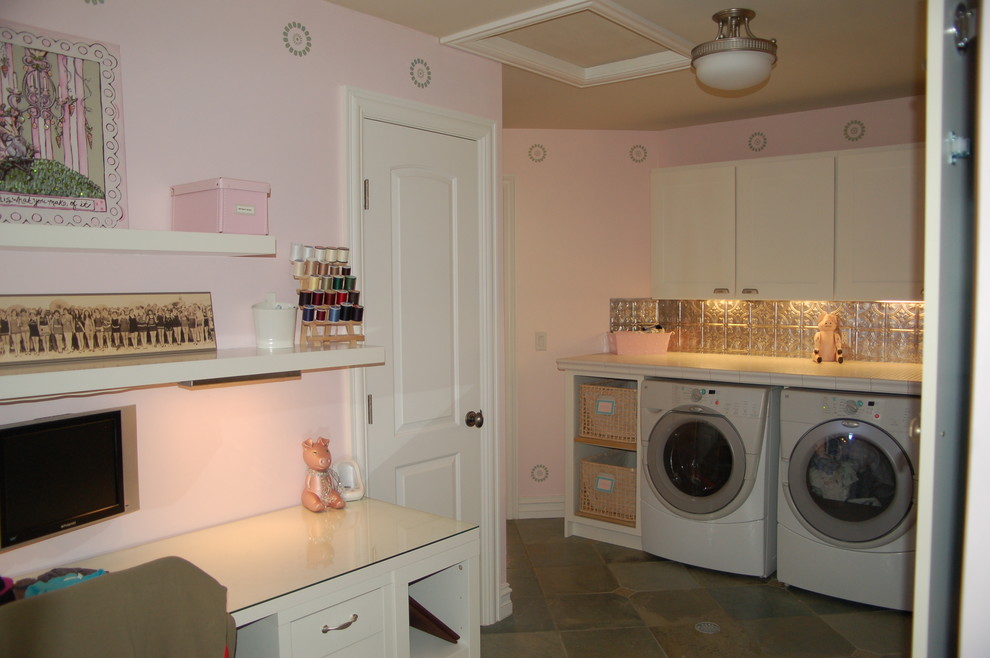 This is an example of an eclectic laundry room in Detroit.