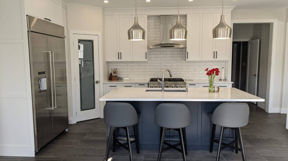 Kitchen - transitional kitchen idea