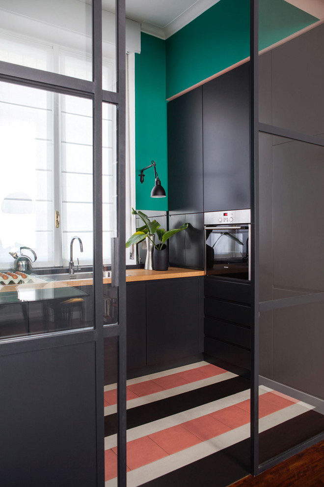 This is an example of a midcentury kitchen in Milan.
