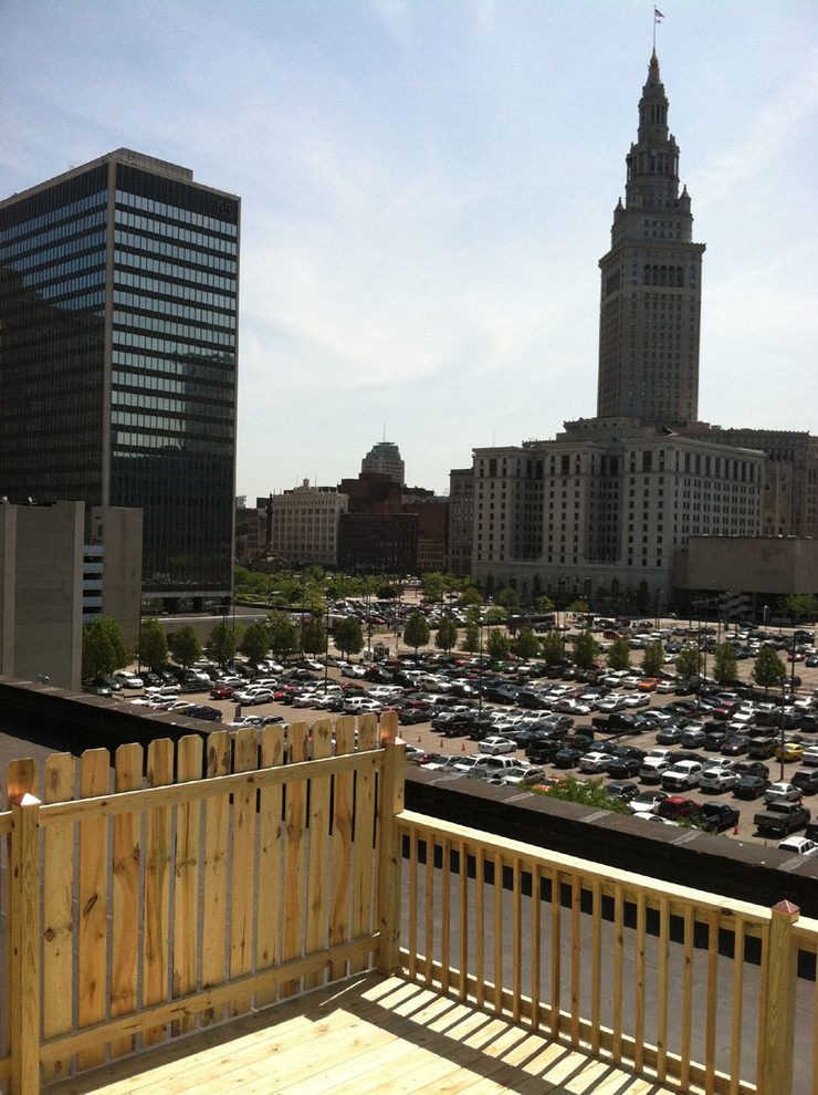 Inspiration for a mid-sized shabby-chic style backyard rooftop wood railing deck remodel in Cleveland with no cover
